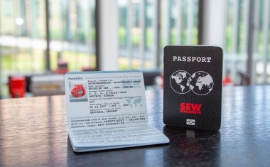 Reisepass für SEW-Drehstrommotoren der Baureihe DR..