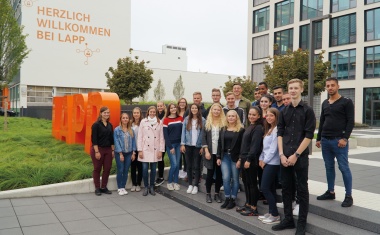 Lapp: 23 neue Auszubildende starten in Stuttgart