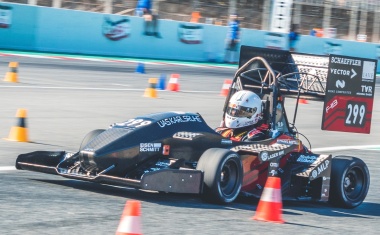Mitutoyo unterstützt Karlsruher Formula-Student-Team