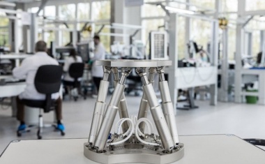 PI steigert Hexapodproduktion