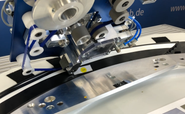 Synostik entwickelt intelligente Diagnose für robotergestütztes Applizieren von Klebebändern