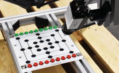 Roboter spielen Mühle dank Kameras und KI