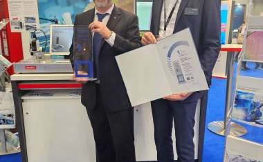 Konfokal-chromatischer Sensor mit integriertem Controller