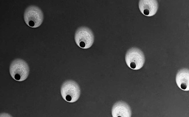 Geregeltes Laserbohren von Microvias