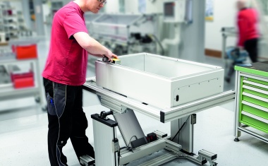 Lineartechnik für ergonomische Arbeitsplatzlösungen