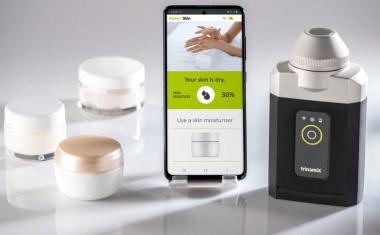 Bringing near-infrared spectroscopy into smartphones