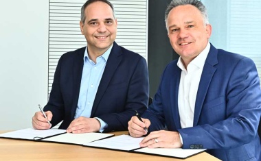 Daimler acquires stake in Manz