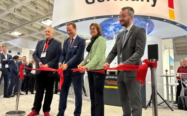 Pilot project for recruiting skilled workers at international trade fairs