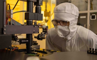 Silicon photodiodes expand the usable range in measurement technologies