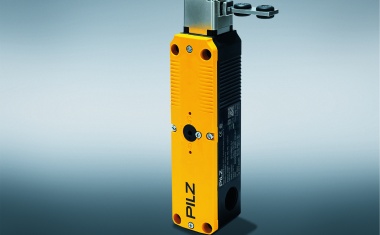New safety door system with guard locking