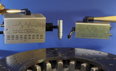 Automatic modal hammer for hot and cramped test environments