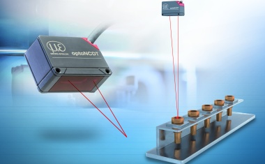 Laser triangulation sensors for oil measurement