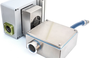 Temperature-controlled protective camera housing