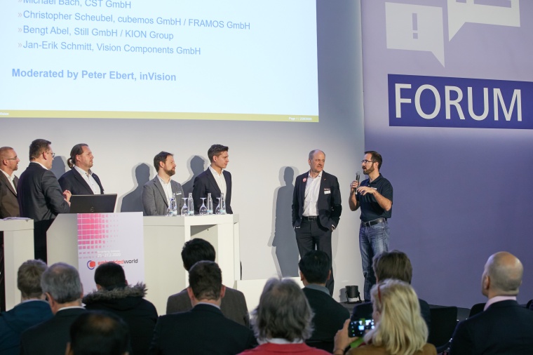 Podiumsdiskussion auf der Embedded World 2020 in Nürnberg über Embedded...