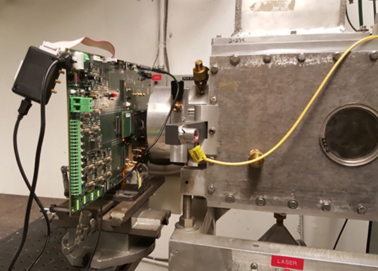 Protonentest eines FPGAs im Crocker Nuclear Laboratory (Bildquelle: Xilinx)