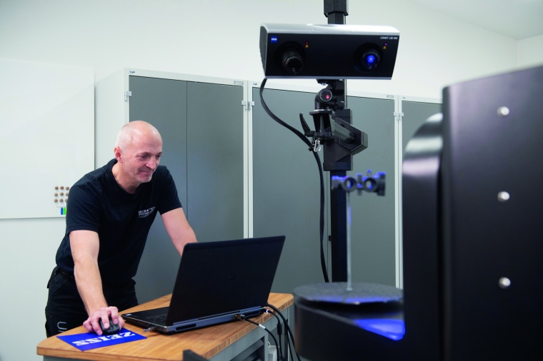 Frank Fynbo am Zeiss Comet. Die Einrichtung des 3D-Scanners und die ­Messung...