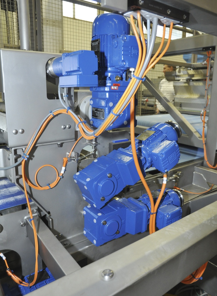 Getriebemotoren von Watt Drive treiben die Formstation der KGV-H an.