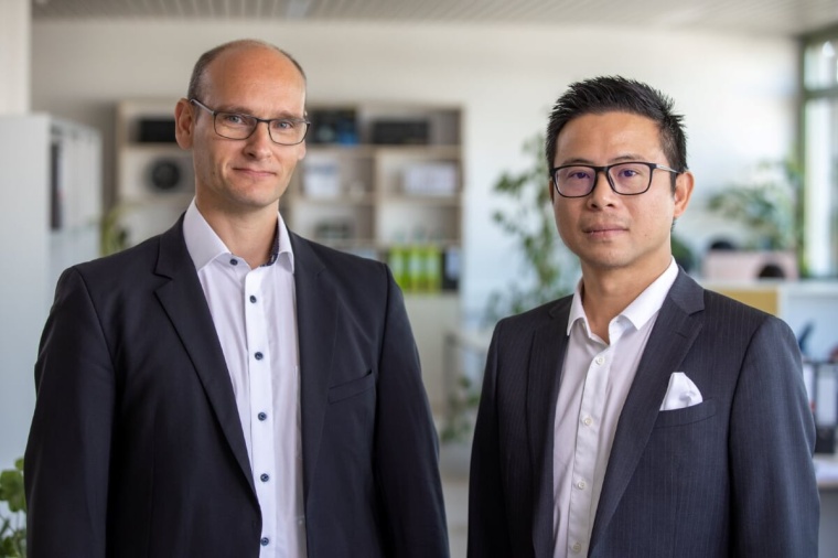 Boris Adlung (Sales/Marketing) und Qian Wang (Managing Director) 