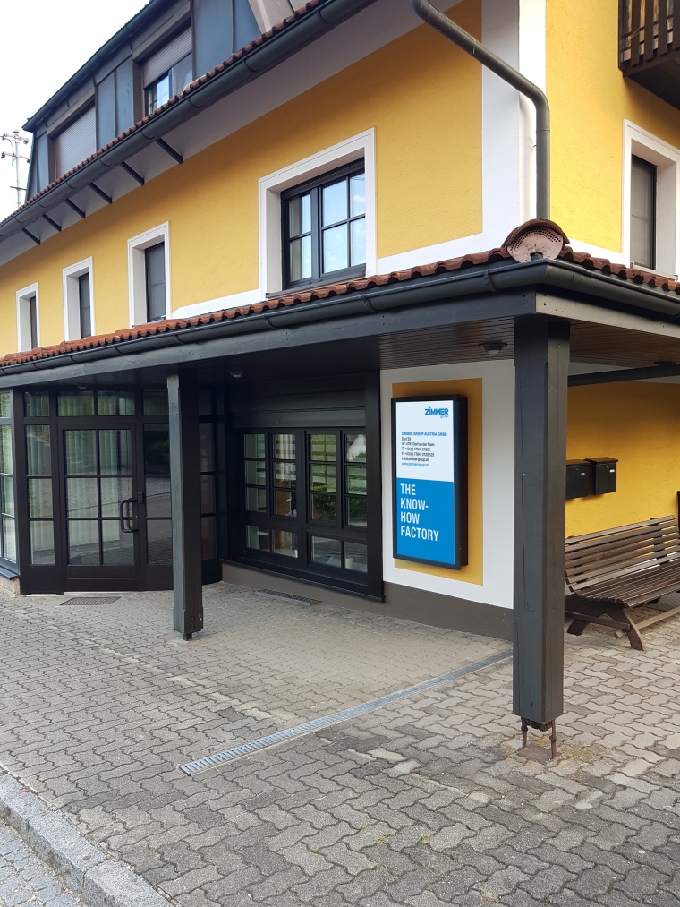 Die Front der Niederlassung in Österreich