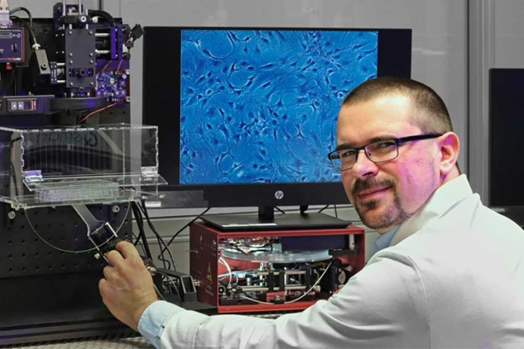 Die neue Weißlichtlaser-Quelle ermöglicht es Wissenschaftler Dr. Tobias...