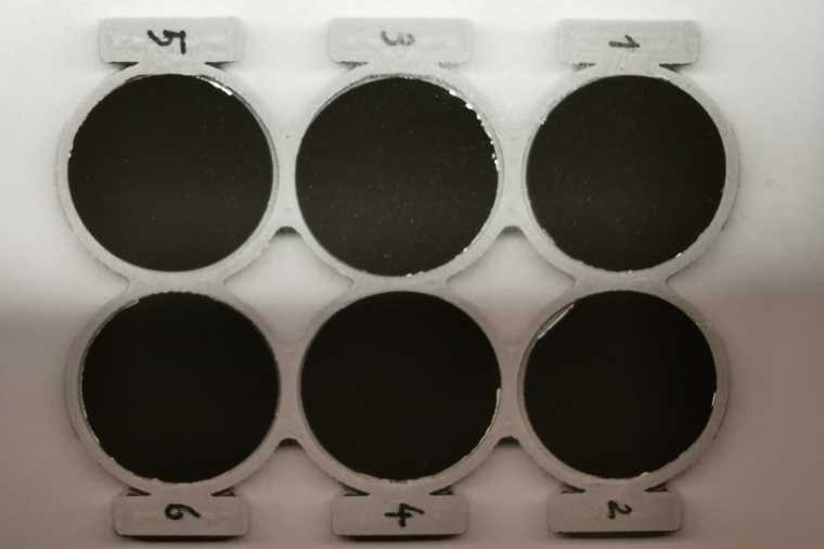 Elektrodenstanzlinge von Li-Ionen-Batterien: Stanzlinge ­dienen typischerweise...