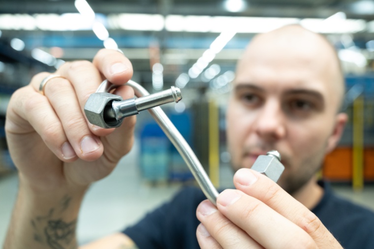 Die Schmitter Group produziert unter anderem Kraftstoffleitungen für Benzin-...