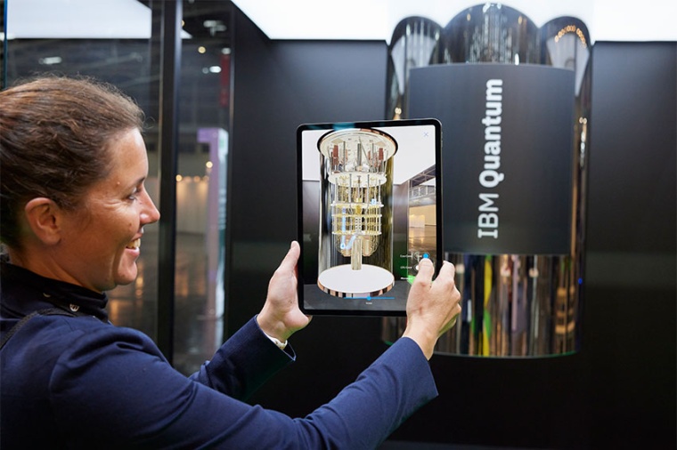 IBM zeigte auf der neuen Plattform World of Quantum ein Modell ihres...