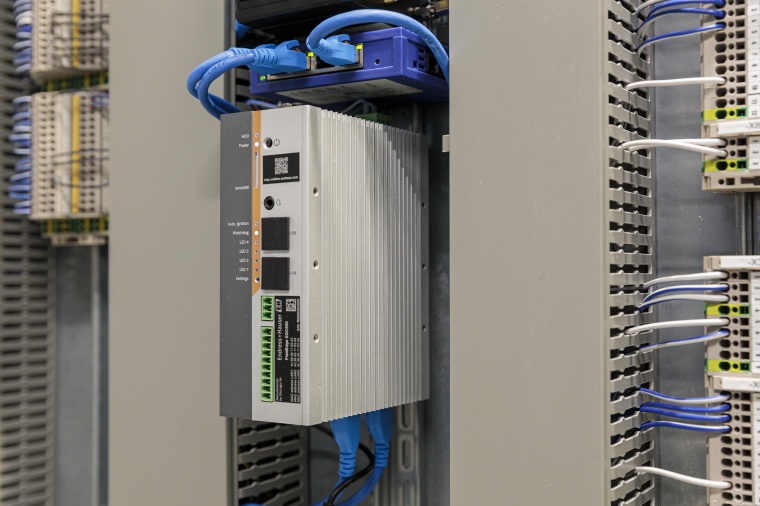 Stellt im Schaltschrank die Verbindung der Messtechnik mit dem IIoT-Ökosystem...