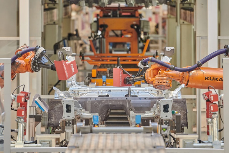 Industrial-Metrology-Anwendung mit Perceptron Sensorik (Quelle: Isra Vision)