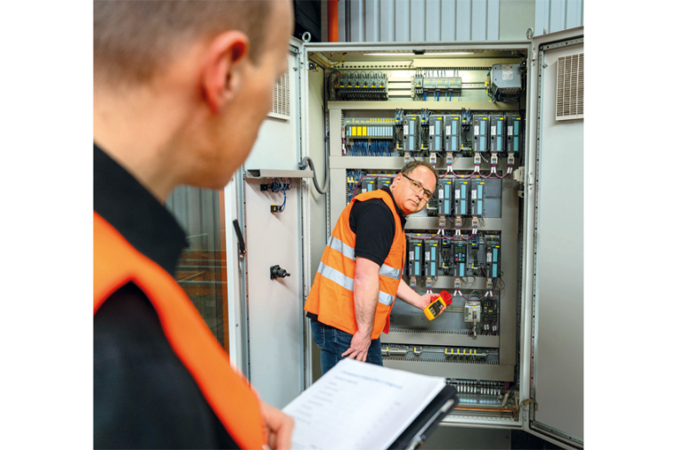 Der Health-Check-Service analysiert Ethernet- und Profinet-Systeme, spürt...