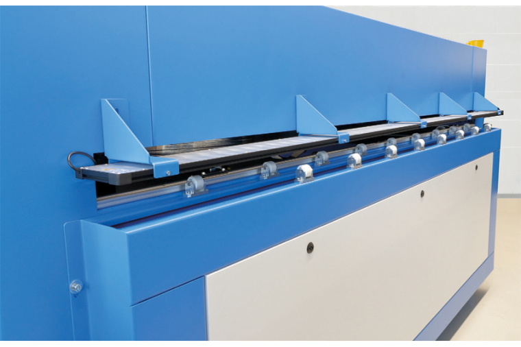 Die 2,5 m lange Beleuchtung aus der MBJ-­Imaging-Flex-Serie am...