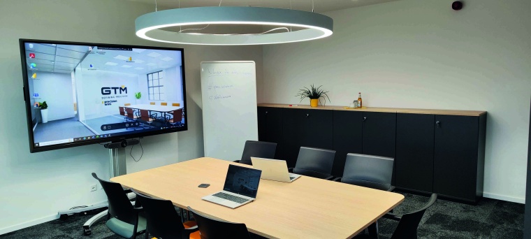 Der Meetingraum ist modernisiert und dem Corporate Design angepasst. Bild: GTM...