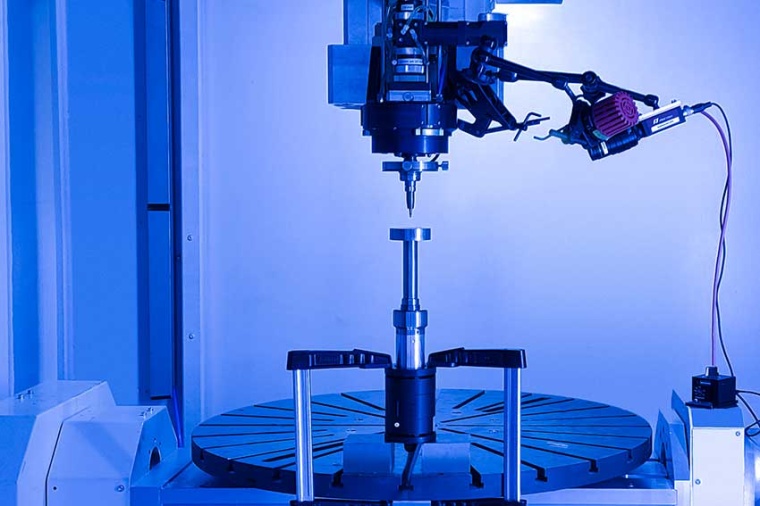 Experimenteller Aufbau beim ultraschall-unterstützten Laserauftragschweißen...