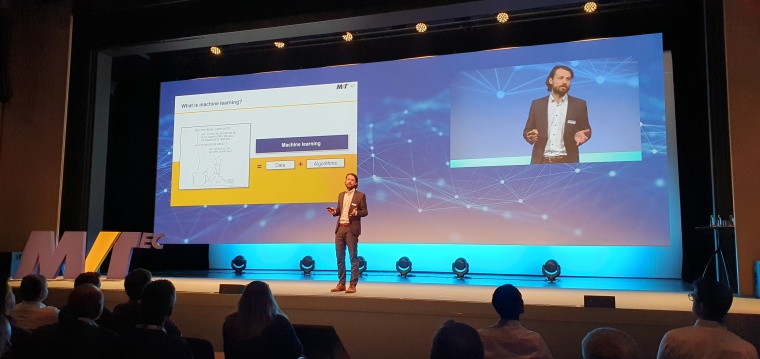 Christian Eckstein, Business Developer + Partner Manager, bei seinem Vortrag...