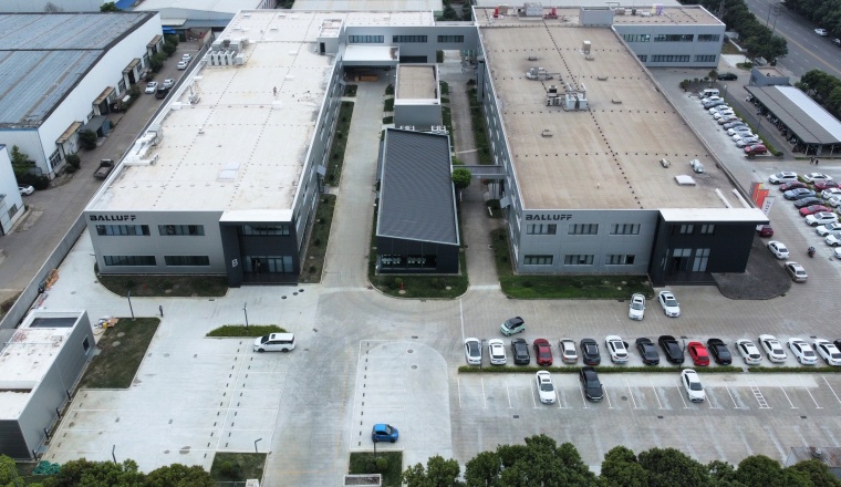 Mit dem 6.000 m² großen Neubau wächst die Produktionsfläche am Balluff...
