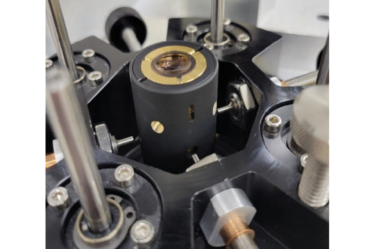 Thomas Armspach-Young: „Bei unseren 120i-Objektiven wird nur ein Element der...