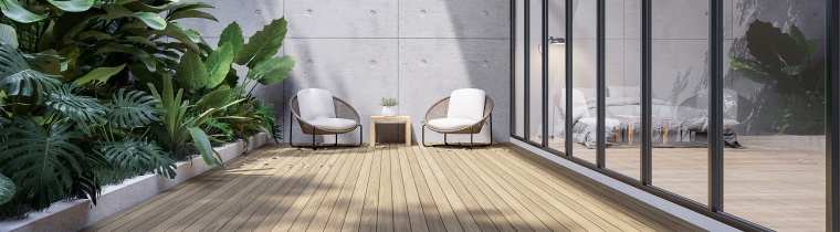 Terrassendielen aus Holz-Kunststoff-Verbundwerkstoffen (englisch „Wood...