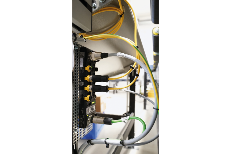 Die dezentrale Signalverarbeitung durch das hybride Safety-I/O-Modul TBPN für...