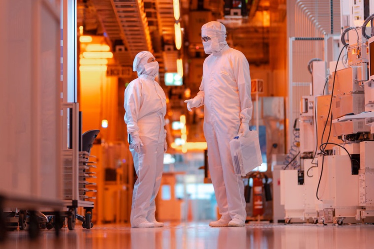 Reinraum in Dresden (Bild: Infineon)