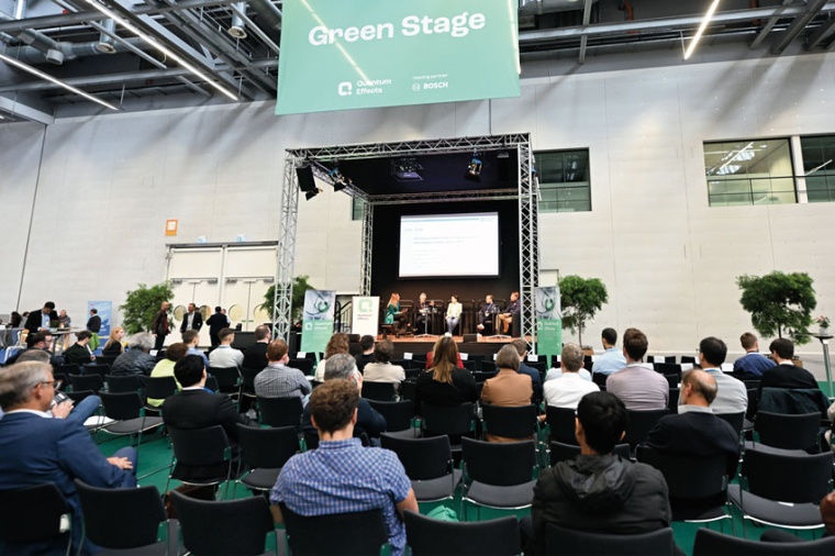 Vortrags- und Diskussionsprogramm auf der Hauptbühne (Bild: Landesmesse...