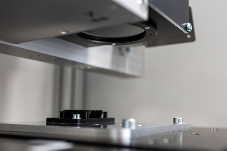 Thermografie-Prüfkopf mit variabler Optik zur Prüfung von...