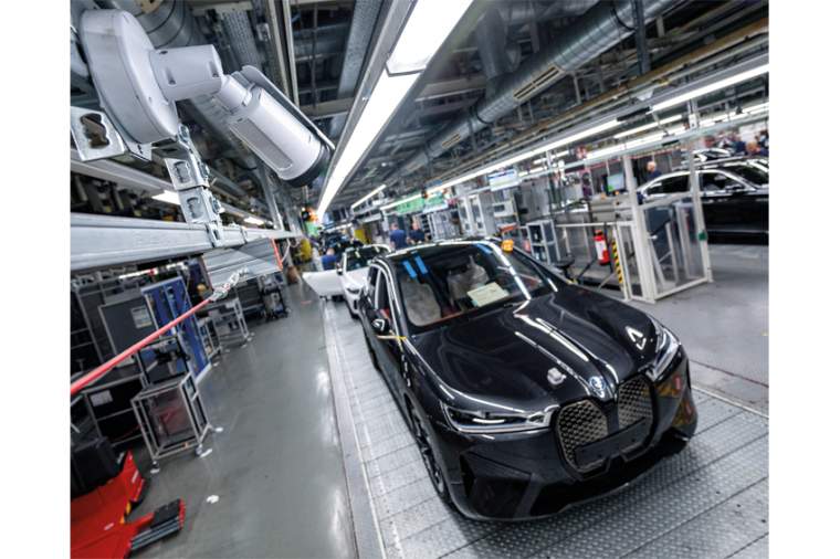 Die Kamera der P14-Serie von Axis stellt sich bei jedem vorbeifahrenden Auto im...