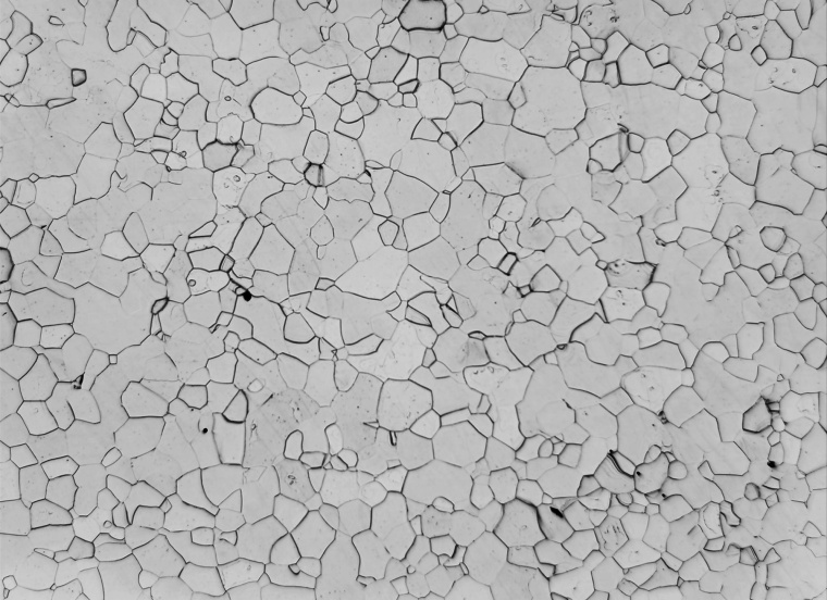 Mikrostruktur einer Sinterkeramik mit polyedrischen Kristalliten. Bild: Ohser