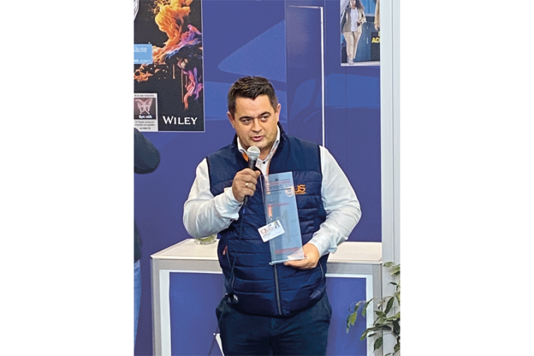 Andreas Dengler freute sich über den 1. Platz für Igus-Energieführungen, die...