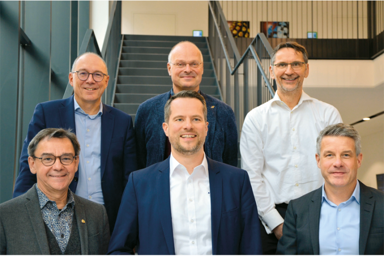 Der Vorstand der VDMA-Fachabteilung Machine Vision: obere Reihe, von links:...