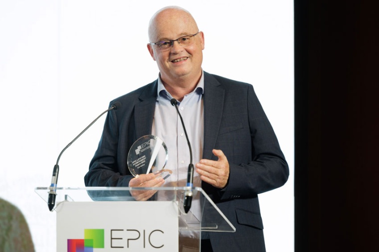 Eric Mottay, Gründer von Amplitude Laser, erhielt den EPIC Lifetime...