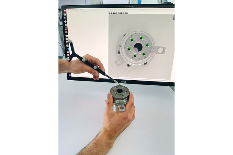 Ein physischer, getrackter Zeigestift (Pointer) ermöglicht es, Regionen einer...