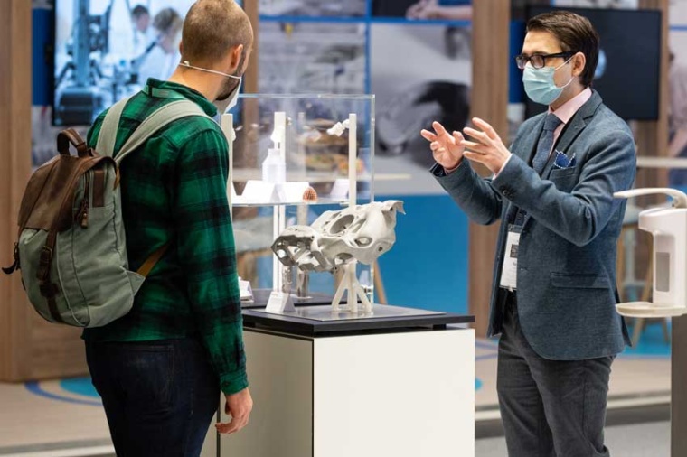 At Formnext 2021 (Source: Mesago, M. Kutt)