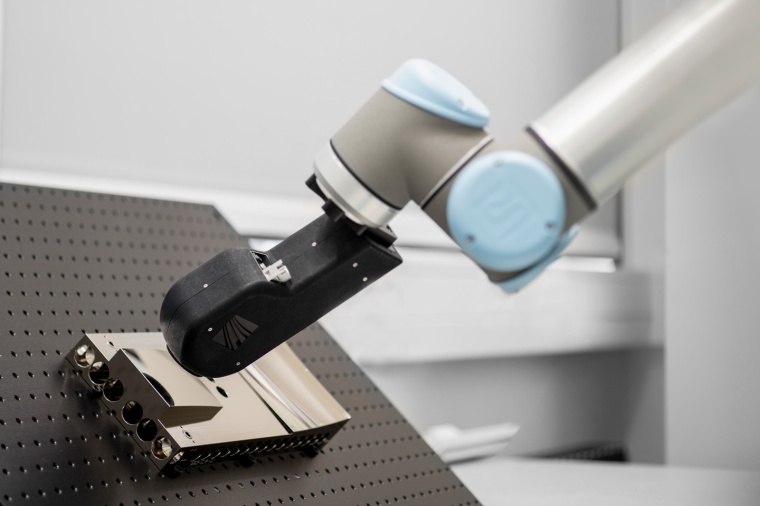 Scattered light sensor for analyzing surfaces. (Image: Fraunhofer IOF)