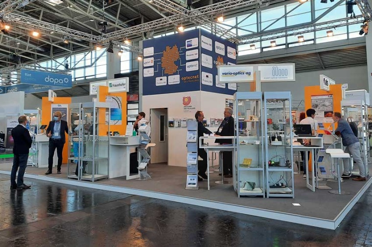 Joint booth of OptecNet Deutschland with 18 co-exhibitors (Source: OptecNet...